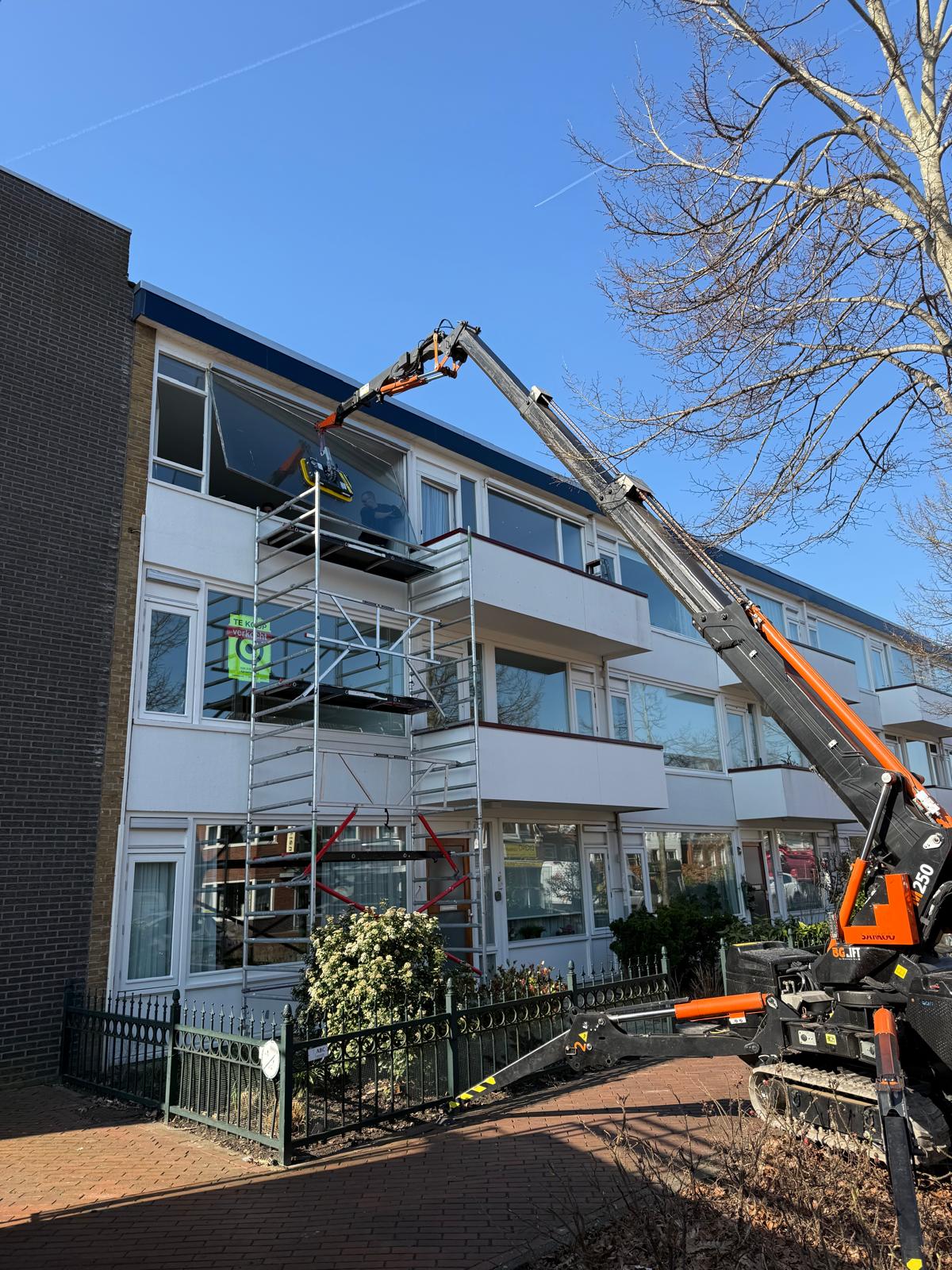 Nieuw glasplaatsen in een flat