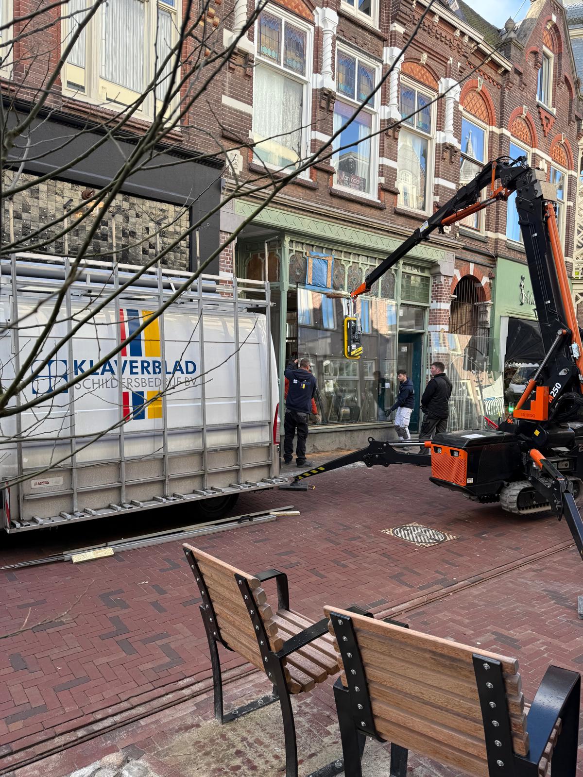 Glaszetten in een winkelpand